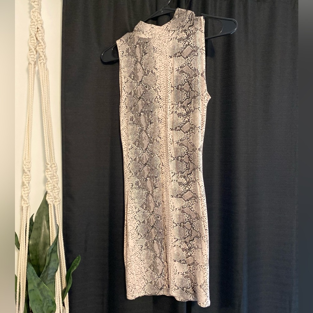 Boohoo, light pink snake skin dress. Size small/US4.